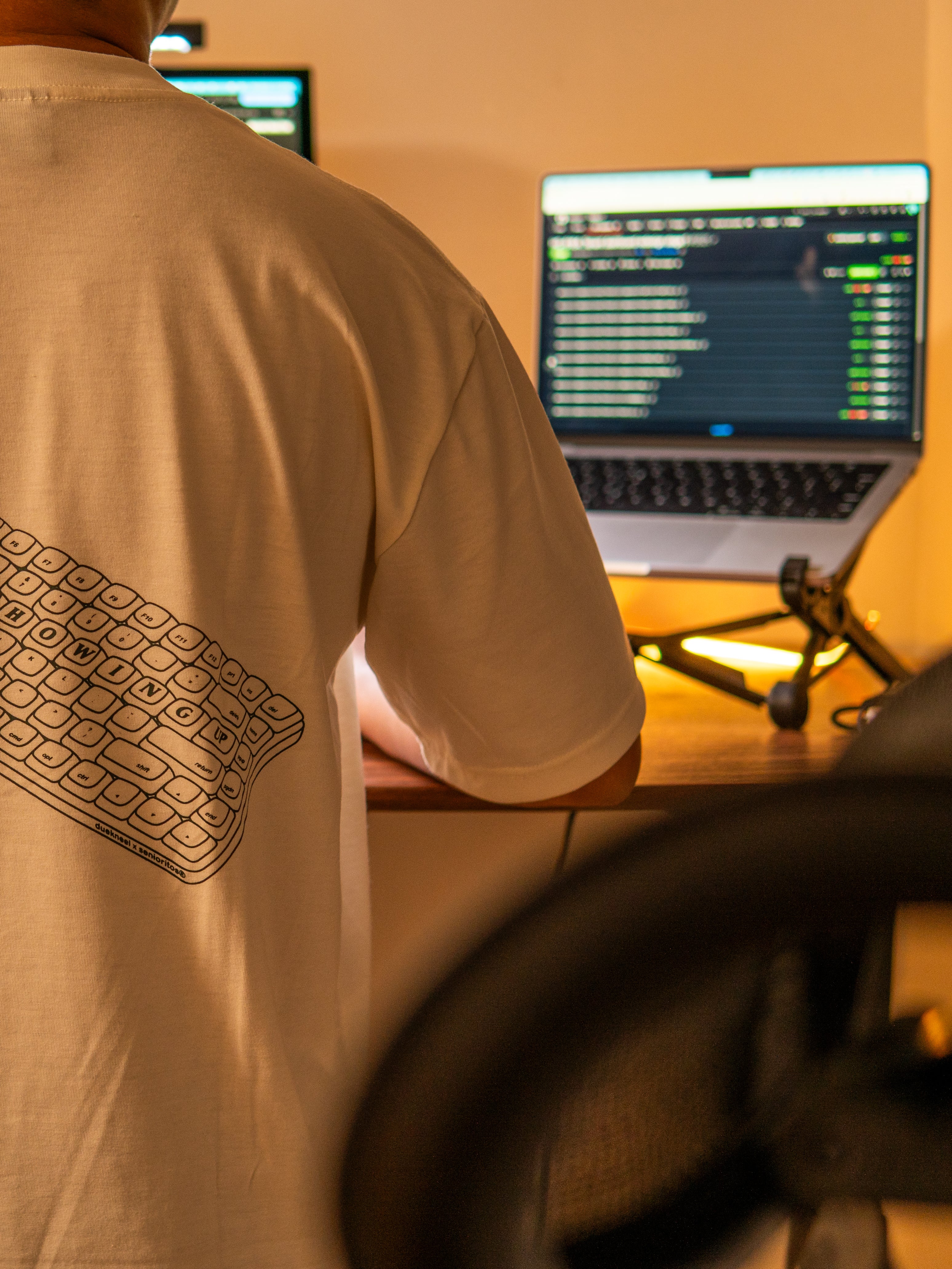KEEP SHOWING UP REGULAR TEE | CREAM | DUEKNEELxSENIORITOS® COLLABORATION