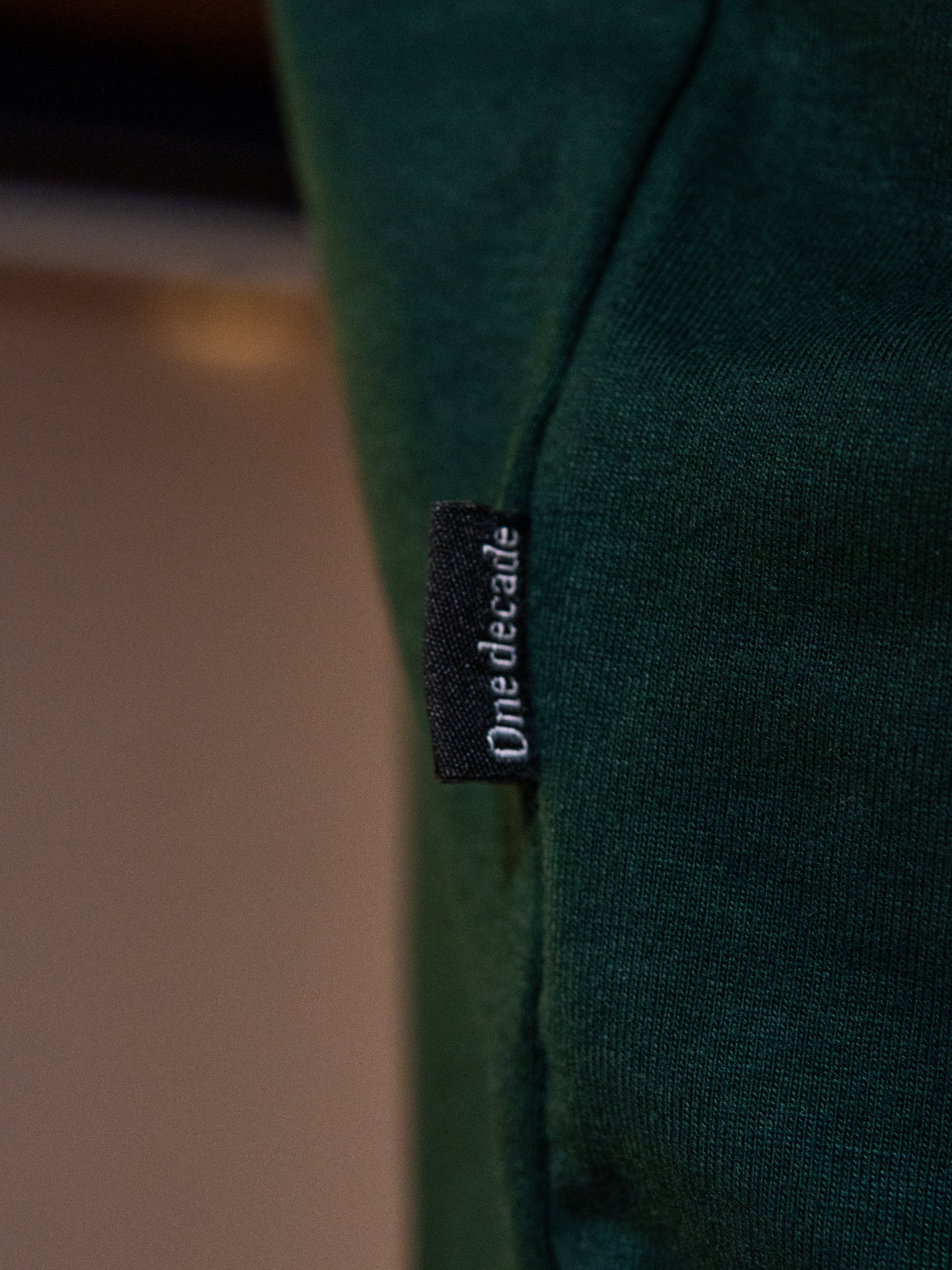KEEP SHOWING UP REGULAR TEE | DARK GREEN | DUEKNEELxSENIORITOS® COLLABORATION
