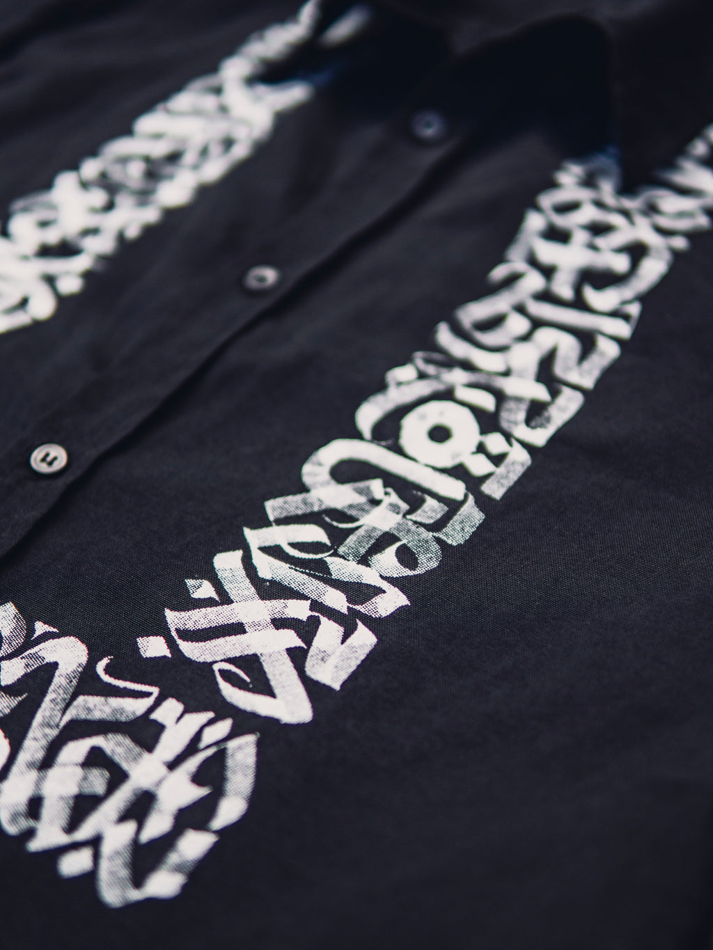 CALLIGRAFFITI BUTTON DOWN POLO 01 | MATTE BLACK