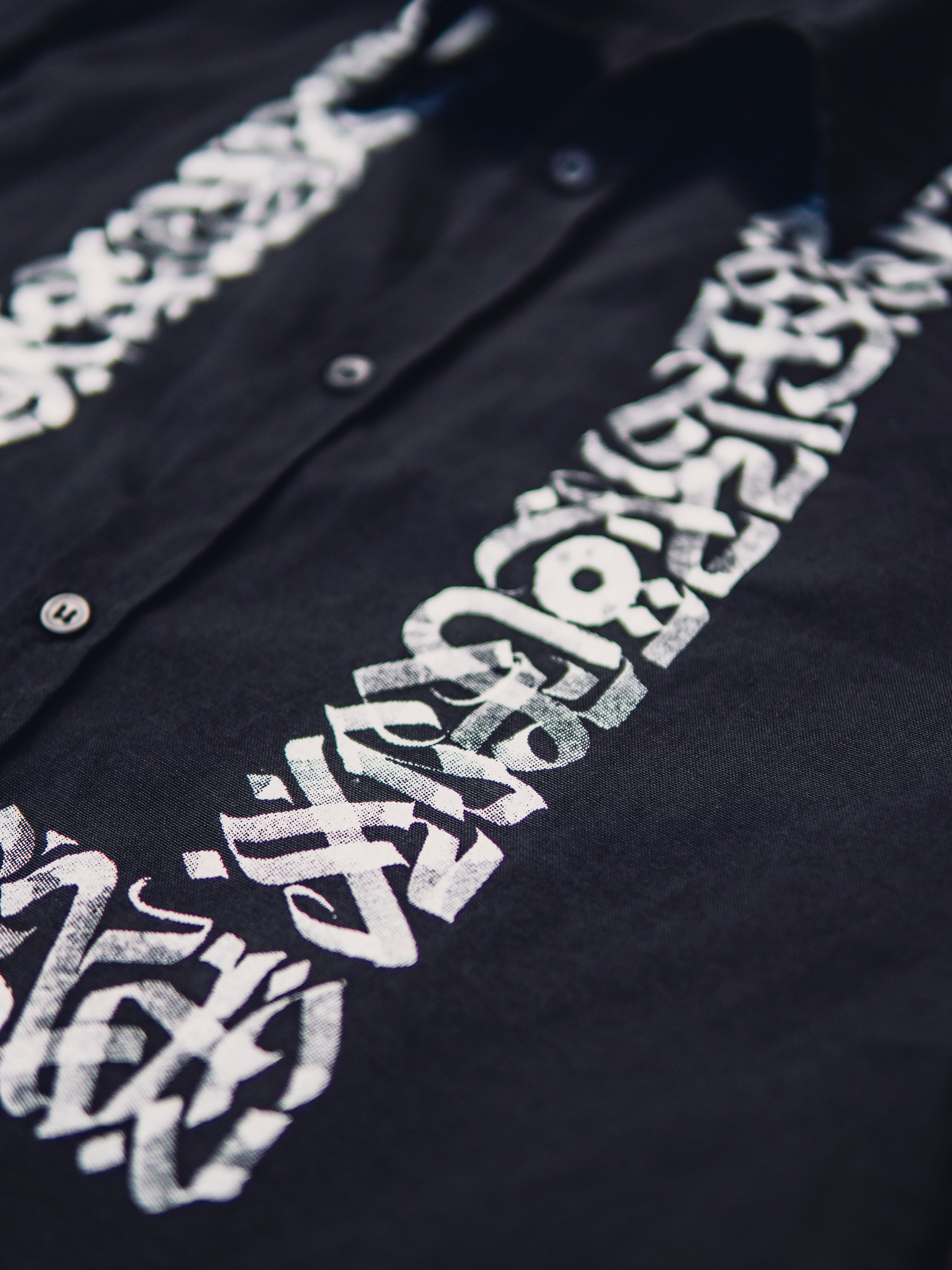 CALLIGRAFFITI BUTTON DOWN POLO 01 | MATTE BLACK