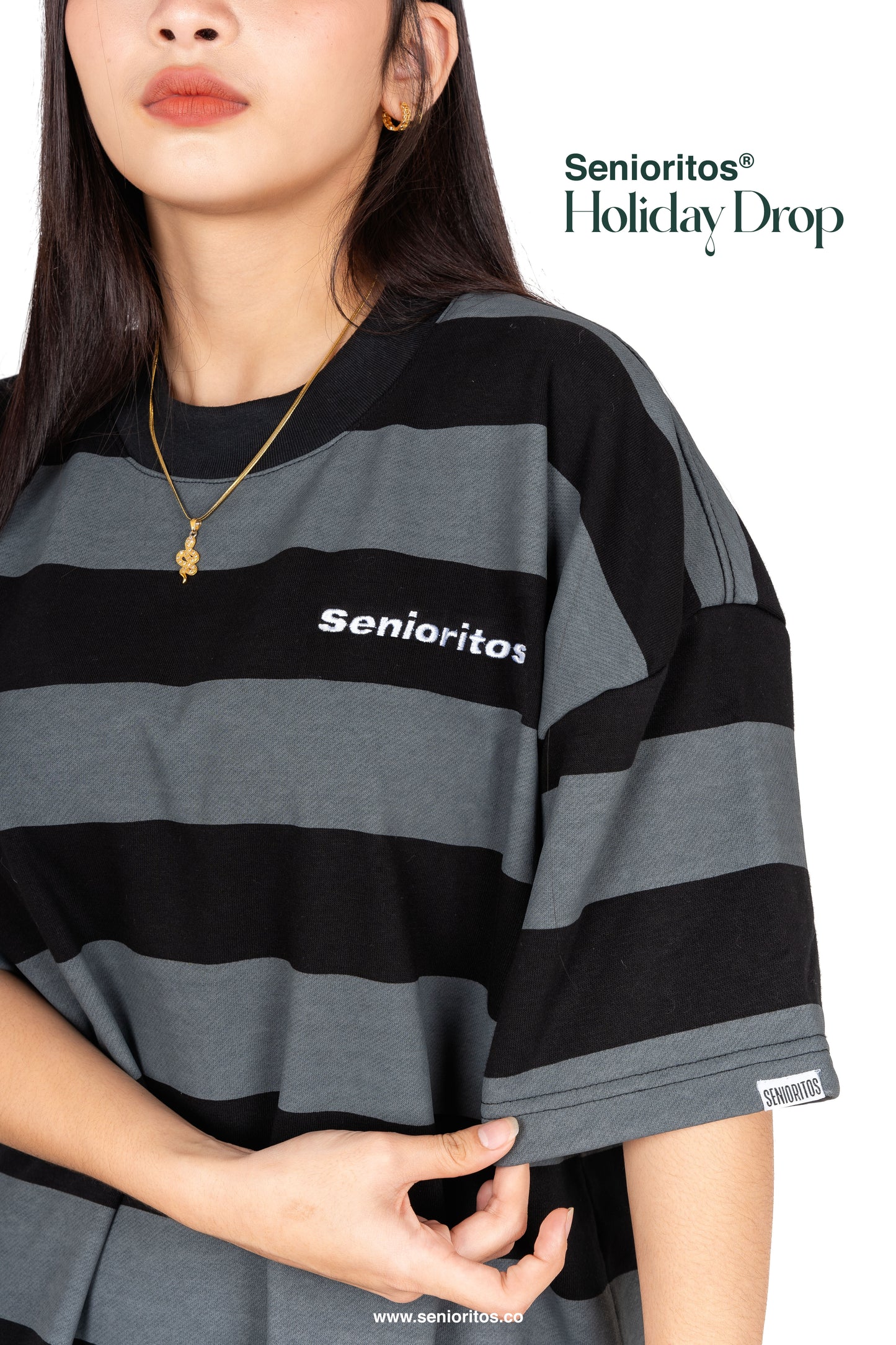 ITALIC STRIPES TEE (BOX FIT) | BLACK/GREY