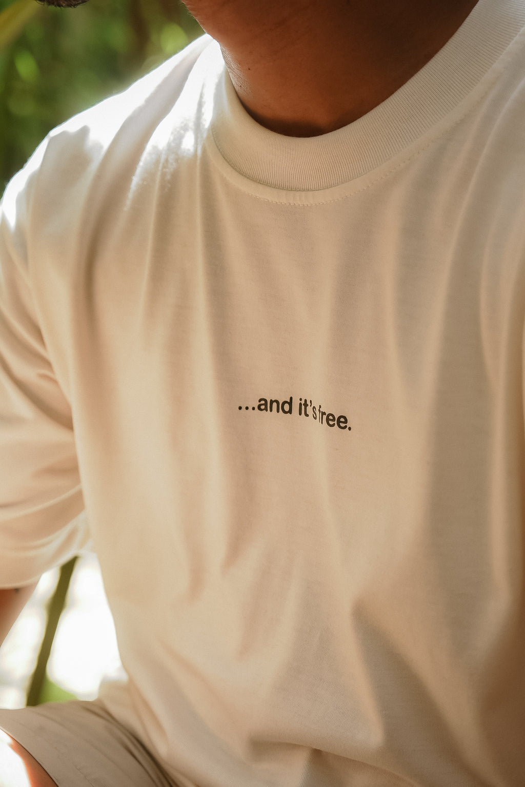 KEEP SHOWING UP REGULAR TEE | CREAM | DUEKNEELxSENIORITOS® COLLABORATION