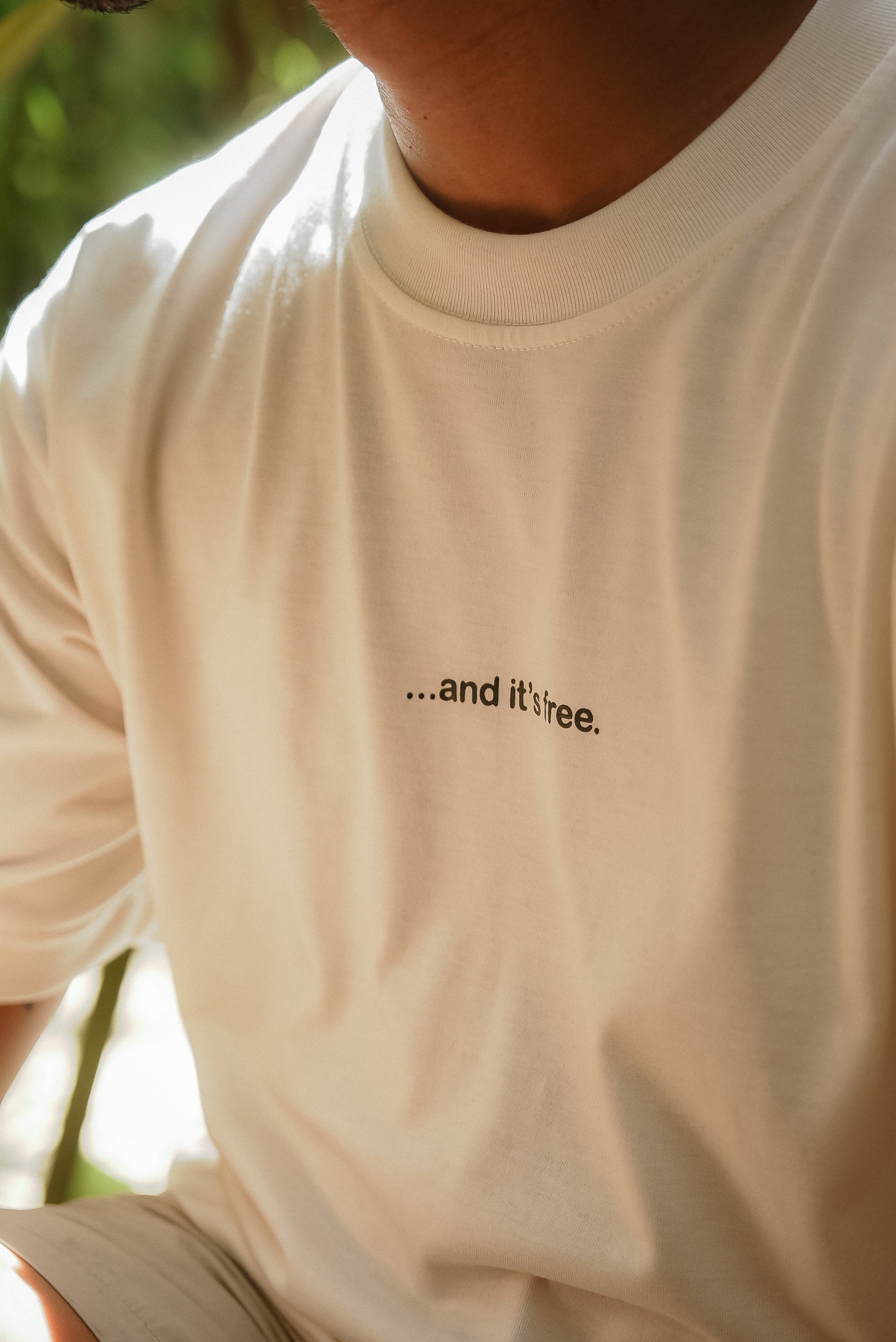 KEEP SHOWING UP REGULAR TEE | CREAM | DUEKNEELxSENIORITOS® COLLABORATION